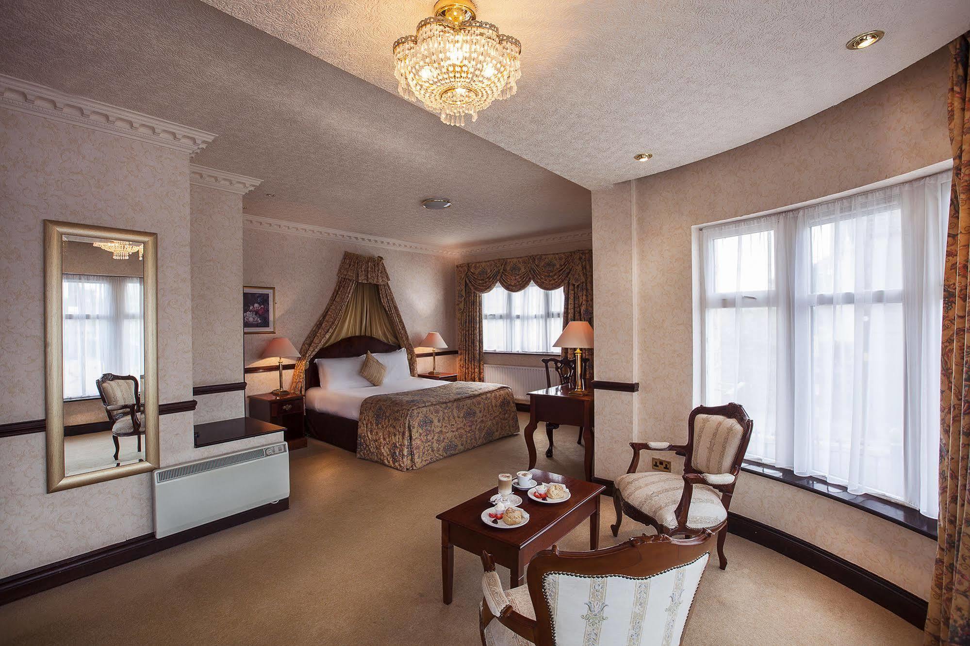 Seven Oaks Hotel Κάρλοου Εξωτερικό φωτογραφία